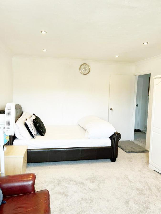 Blessings Of Peace Home Away From Home Cardiff Exteriör bild