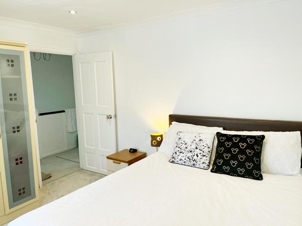 Blessings Of Peace Home Away From Home Cardiff Exteriör bild