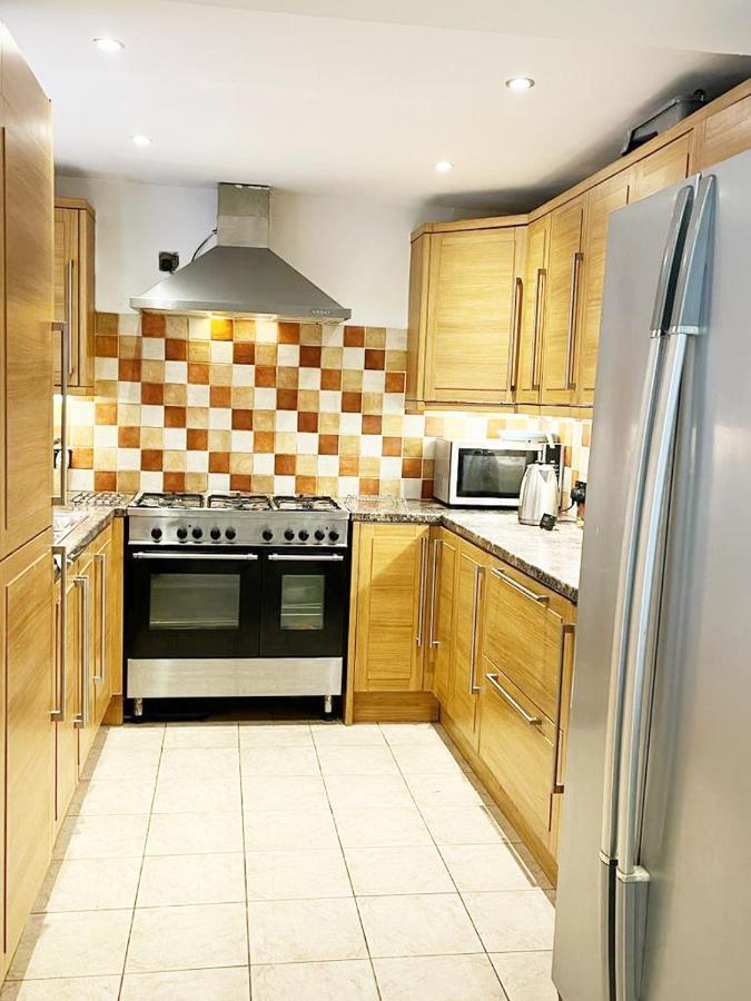 Blessings Of Peace Home Away From Home Cardiff Exteriör bild
