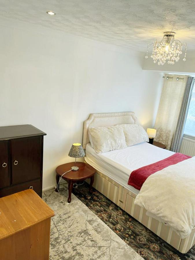 Blessings Of Peace Home Away From Home Cardiff Exteriör bild