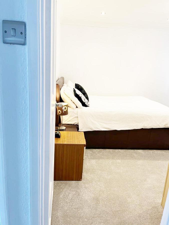 Blessings Of Peace Home Away From Home Cardiff Exteriör bild