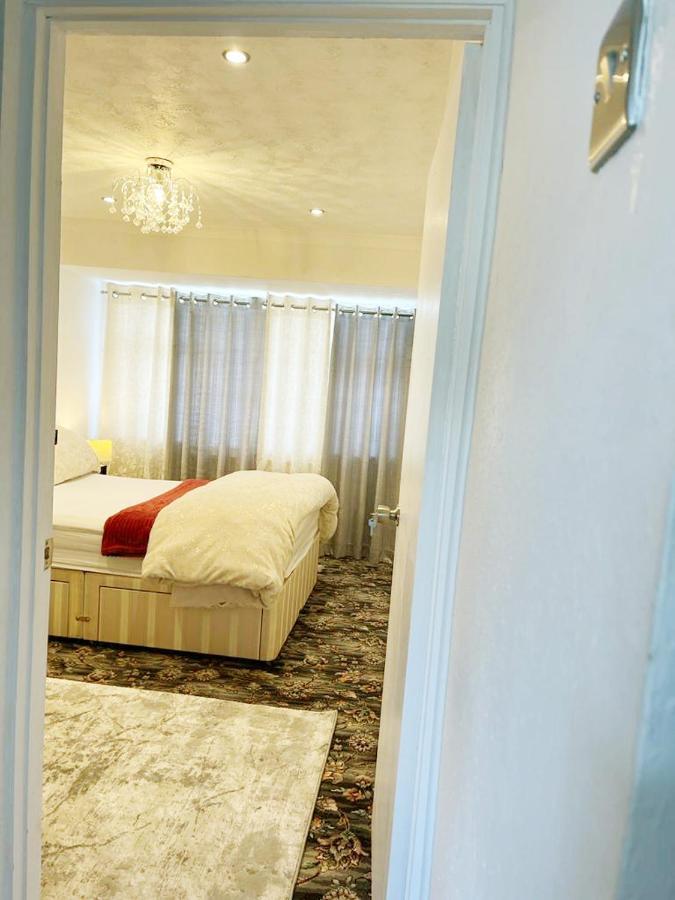 Blessings Of Peace Home Away From Home Cardiff Exteriör bild