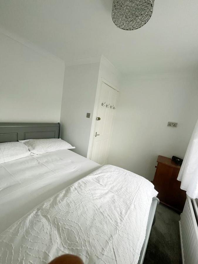 Blessings Of Peace Home Away From Home Cardiff Exteriör bild