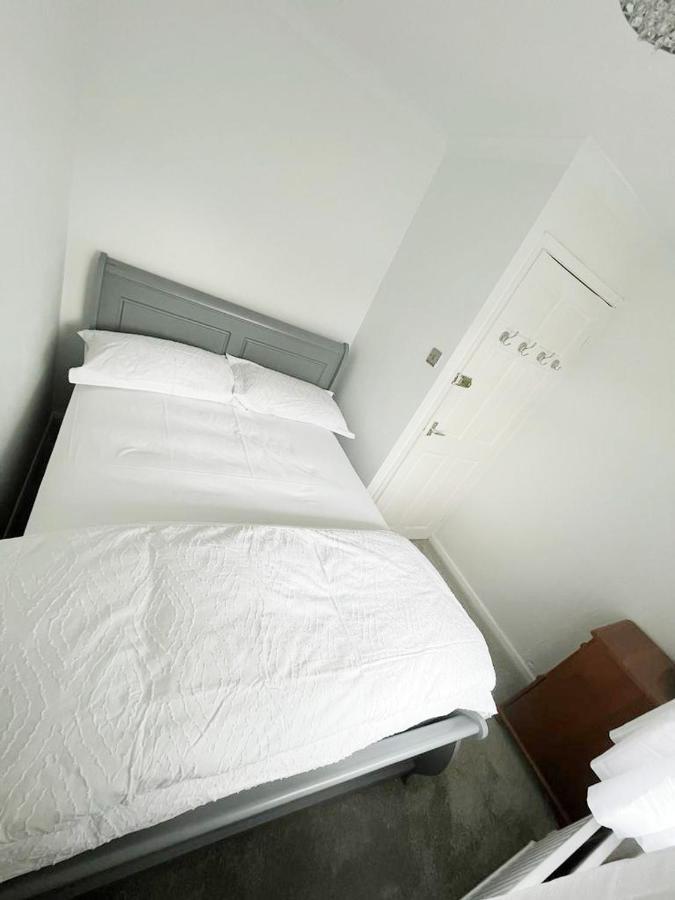 Blessings Of Peace Home Away From Home Cardiff Exteriör bild