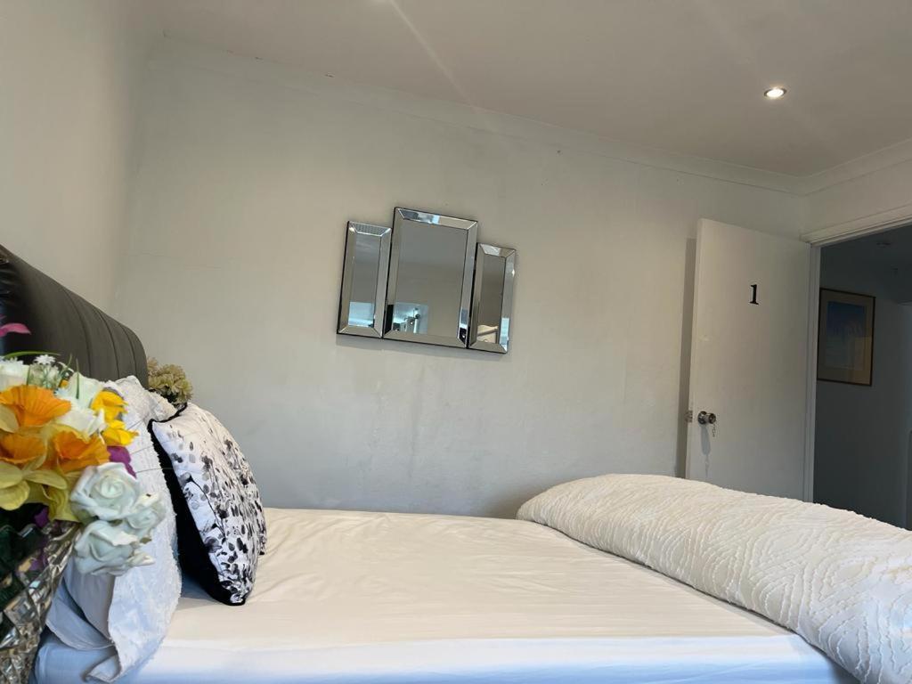 Blessings Of Peace Home Away From Home Cardiff Exteriör bild