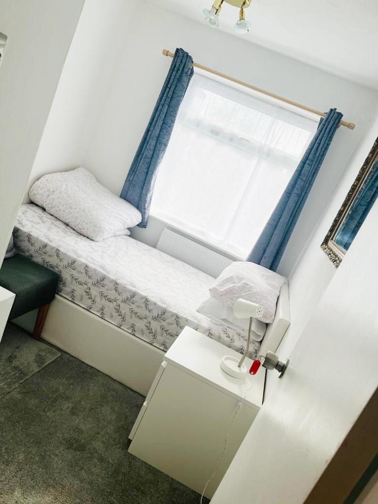 Blessings Of Peace Home Away From Home Cardiff Exteriör bild