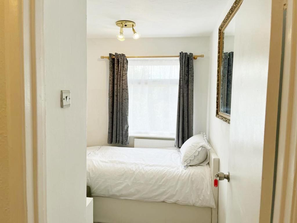 Blessings Of Peace Home Away From Home Cardiff Exteriör bild